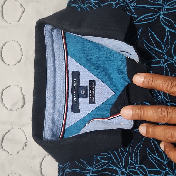 Tommy Hilfiger Large Floral Design Black Blue - Picture 3 of 4